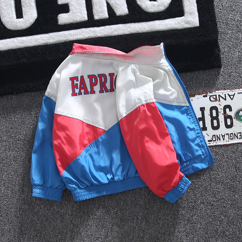 Modern gyerekkabát két színben felirattal - fiúknak