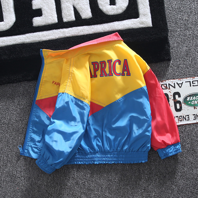 Modern gyerekkabát két színben felirattal - fiúknak