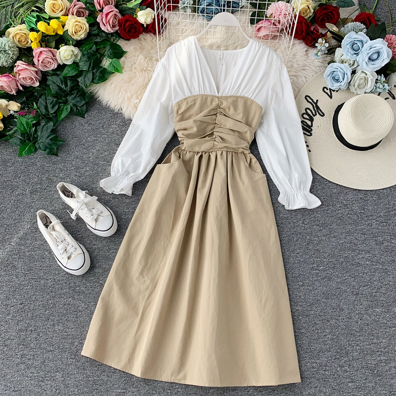 Stílusos női ruha mély nyakkivágással és hosszú ujjakkal, két színben