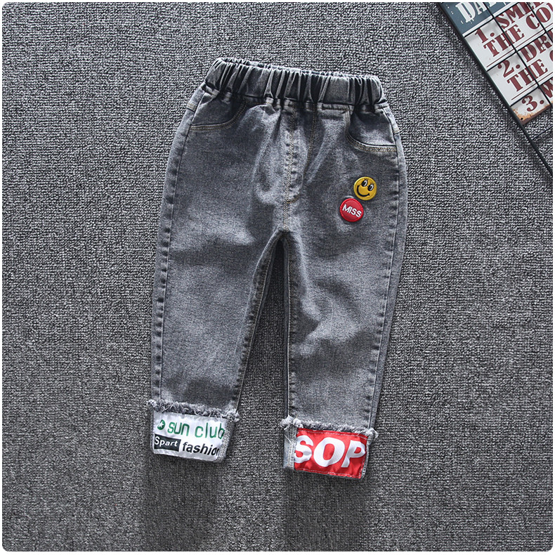 Παιδικά τζιν για αγόρια σε μπλε και γκρι χρώμα  με εφαρμογές και κεντήματα