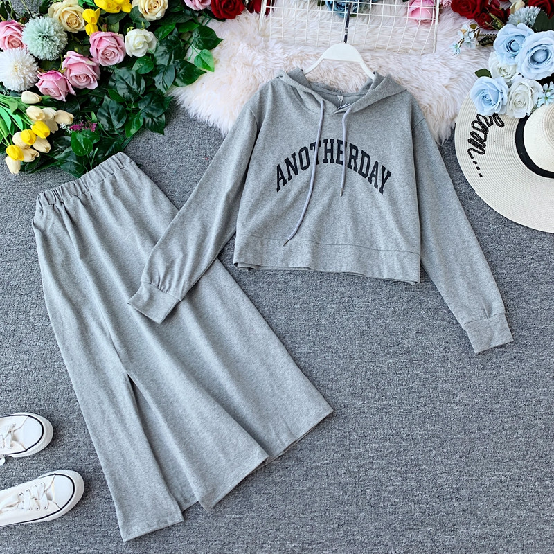 Napi, két részből álló női szett kapucnival és nyakkendővel