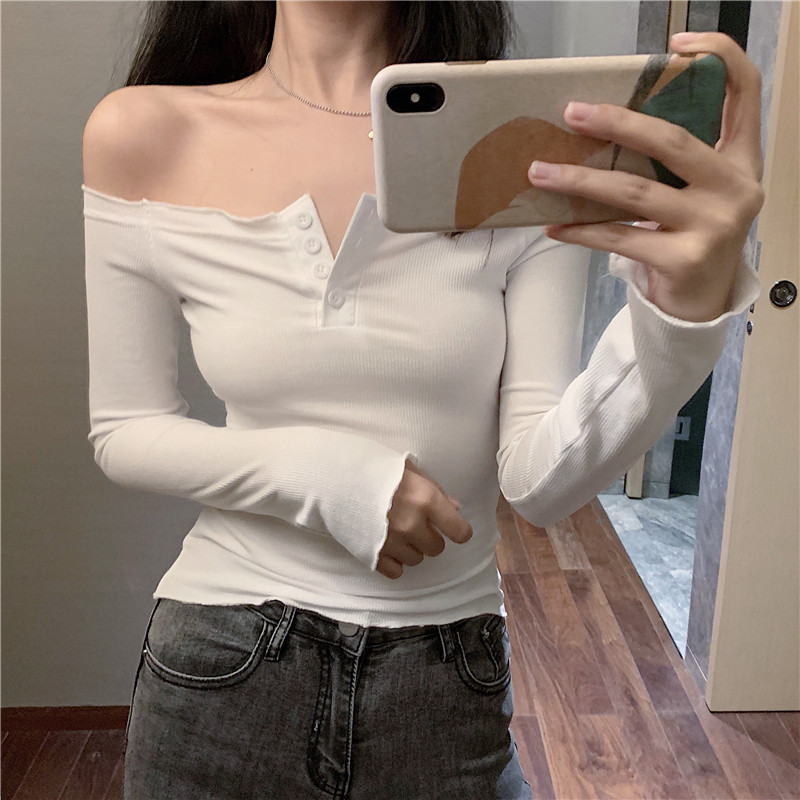 Bluză de damă cu umeri goi, cu nasturi