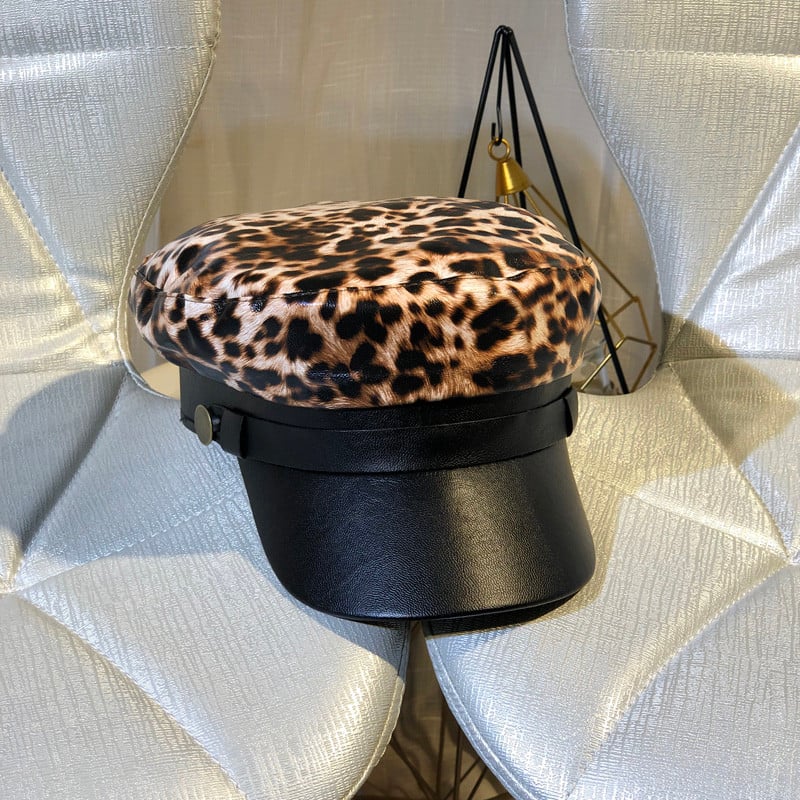 Șapcă de damă de ultimă generație cu model leopard și vizor din piele în două culori