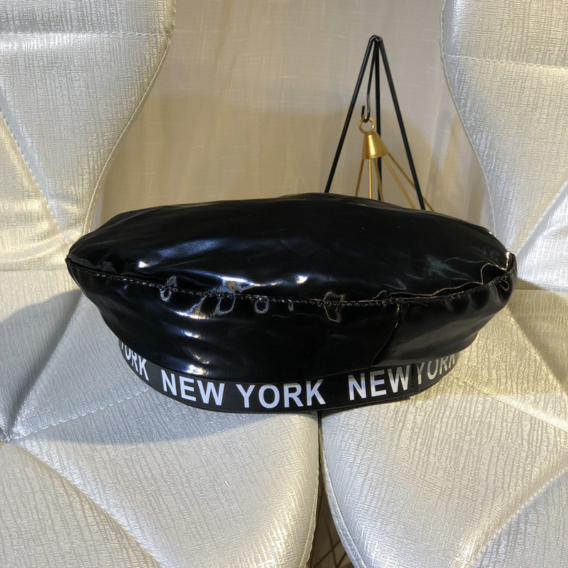 Μοντέρνο γυναικείο καπέλο από οικολογικό δέρμα με διάφορα χρώματα