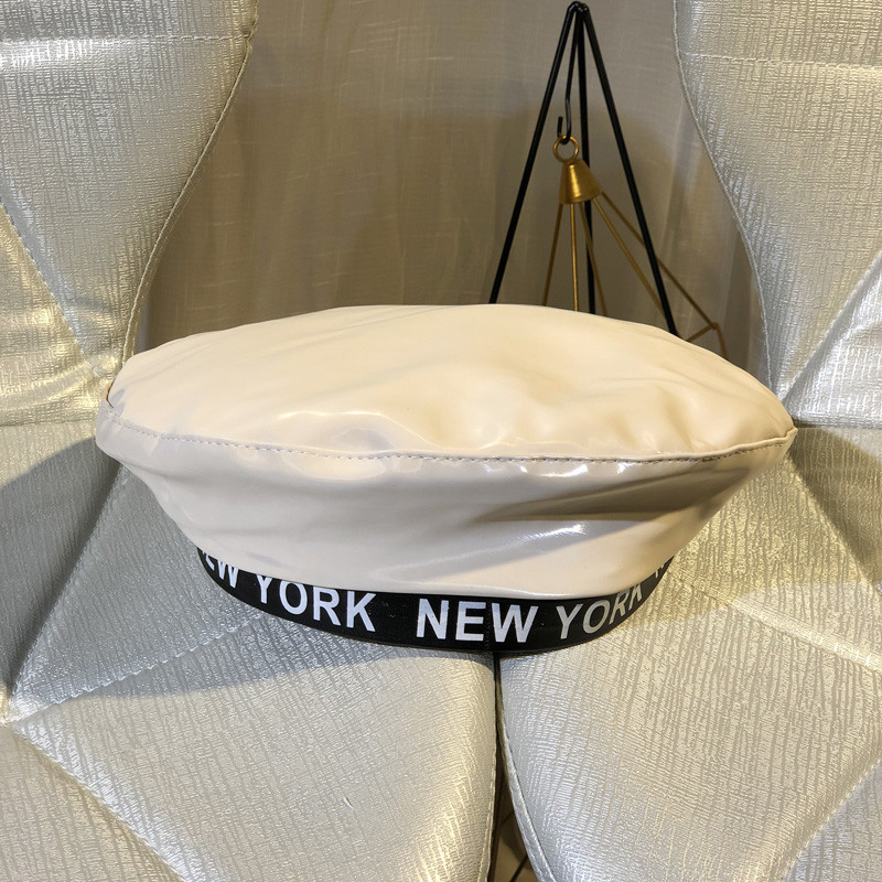 Μοντέρνο γυναικείο καπέλο από οικολογικό δέρμα με διάφορα χρώματα