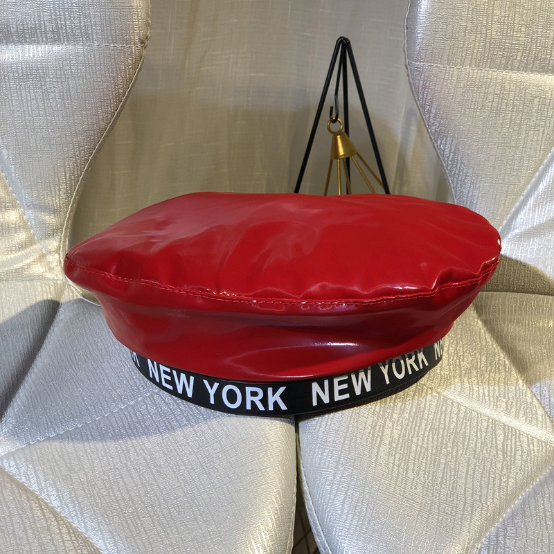 Μοντέρνο γυναικείο καπέλο από οικολογικό δέρμα με διάφορα χρώματα