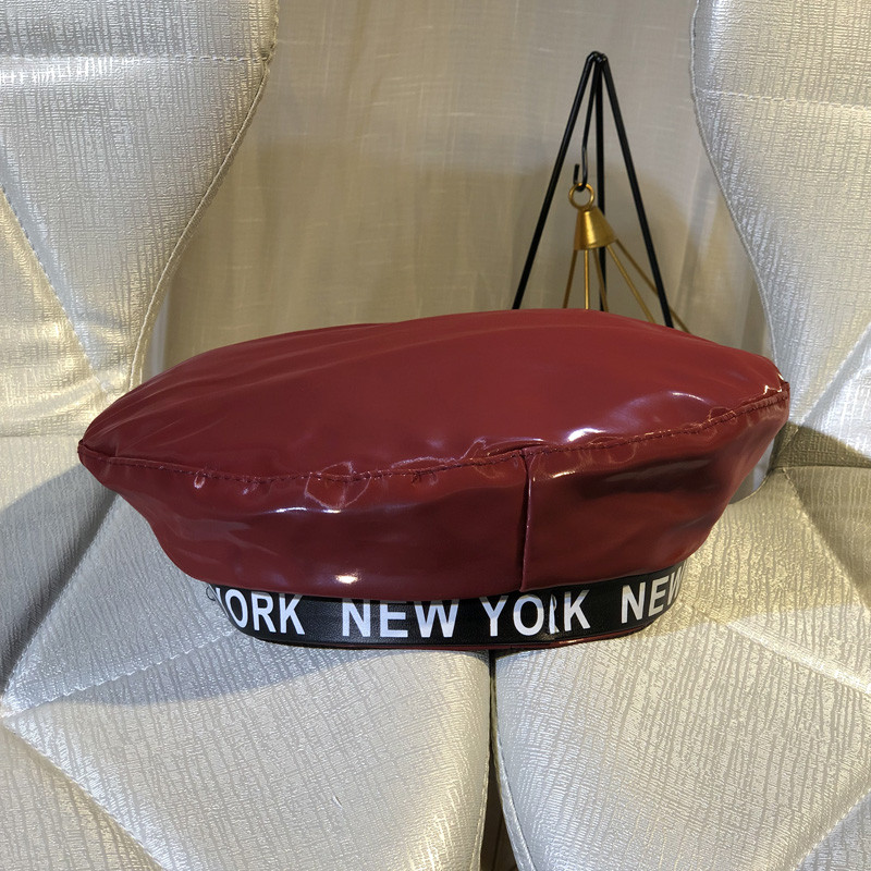 Μοντέρνο γυναικείο καπέλο από οικολογικό δέρμα με διάφορα χρώματα