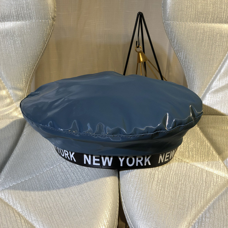 Μοντέρνο γυναικείο καπέλο από οικολογικό δέρμα με διάφορα χρώματα