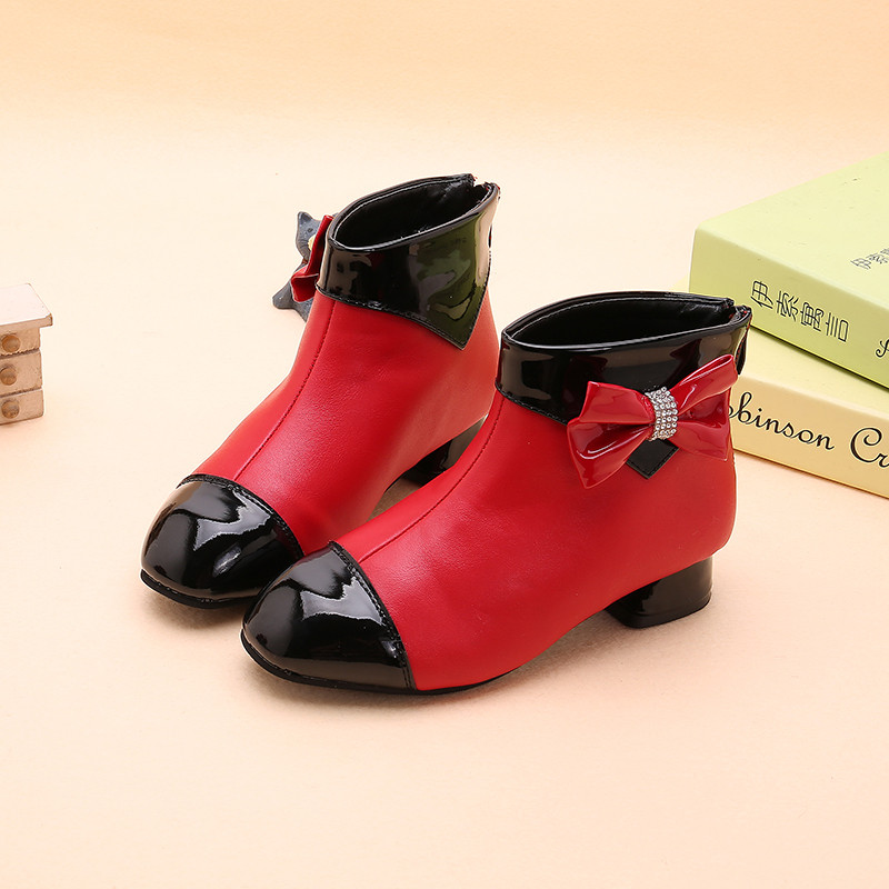 Modern gyerekcsizma két színben, szalaggal