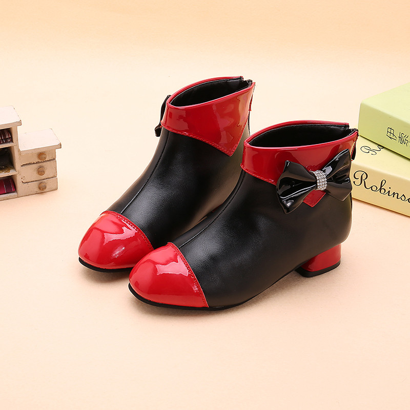 Modern gyerekcsizma két színben, szalaggal