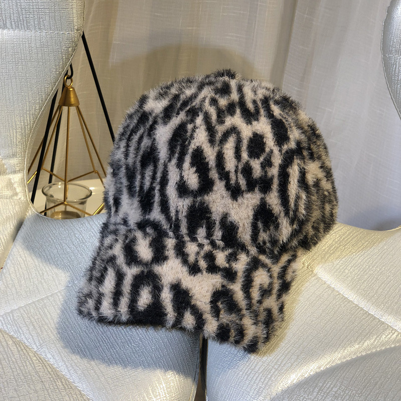 Női pehely sapka napellenzővel több színben