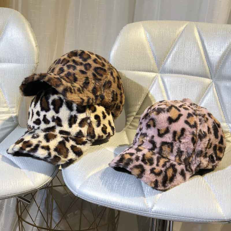 Модерна дамска шапка с леопардов десен в няколко цвята