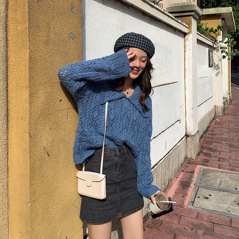 Μοντέρνο γυναικείο πουλόβερ σε δύο χρώματα με φαρδύ μανίκι