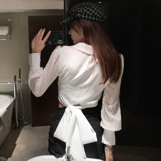 Bluză de damă modernă în alb-negru