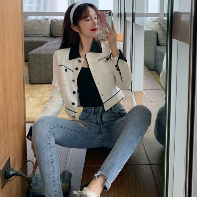 Aktuális női rövid kabát fehér színben