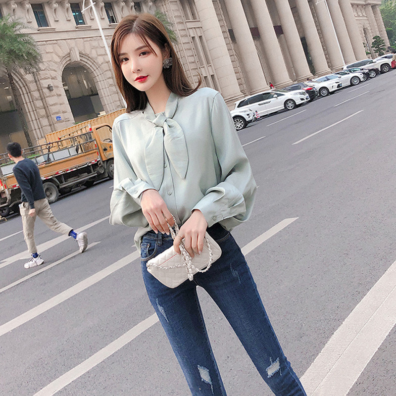 Γυναικείο κομψό πουκάμισο με φαρδιά μανίκια σε δύο χρώματα