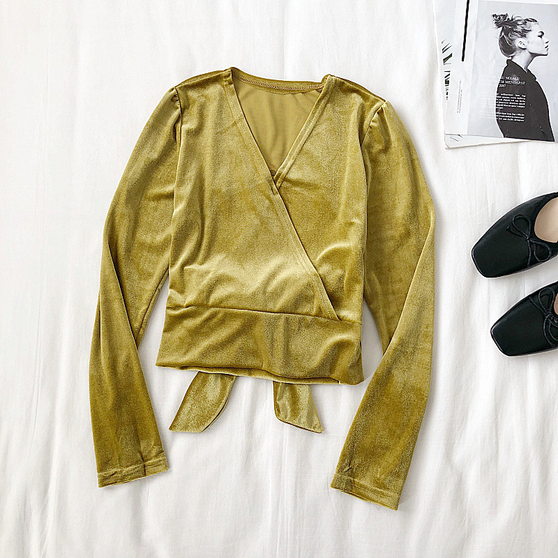 Μοντέρνα γυναικεία βελούδινη μπλούζα σε δύο χρώματα με κορδέλα