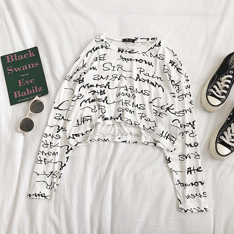 Σύντομη γυναικεία μπλούζα σε τρία χρώματα με γράμματα