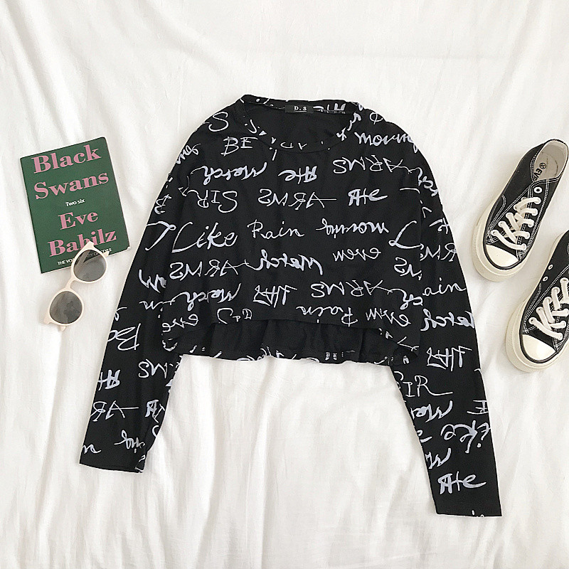 Σύντομη γυναικεία μπλούζα σε τρία χρώματα με γράμματα