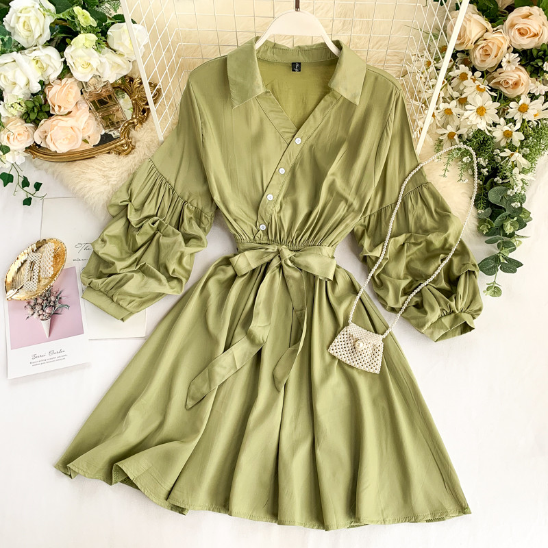 Alkalmi női ruha gombokkal és övvel több színben