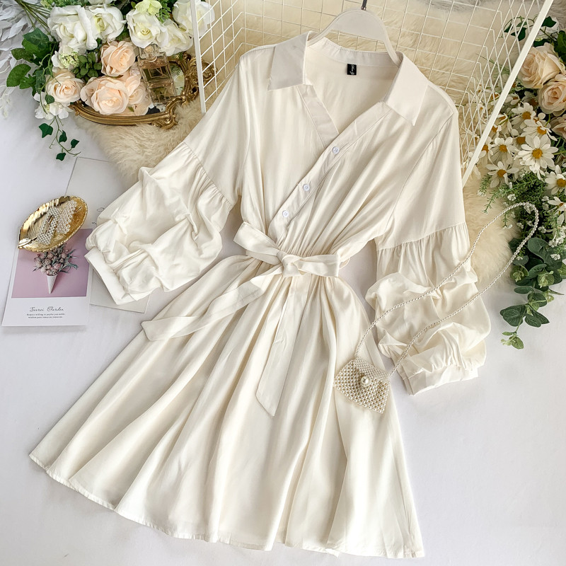 Alkalmi női ruha gombokkal és övvel több színben