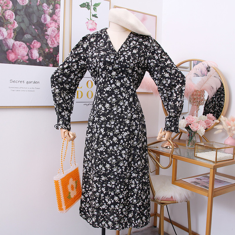 Új modell női ruha virágos motívumokkal - több színben szabott modell