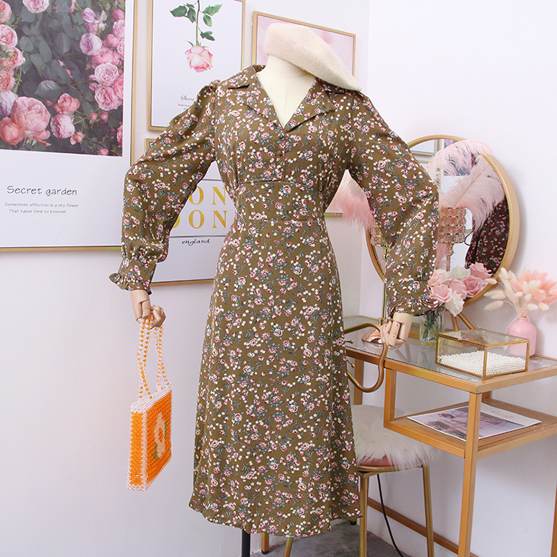 Új modell női ruha virágos motívumokkal - több színben szabott modell