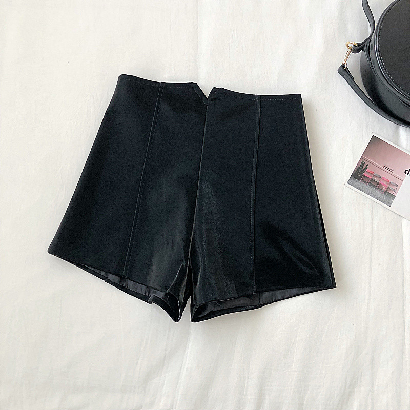 Pantaloni scurti de dama din piele ecologica in trei culori