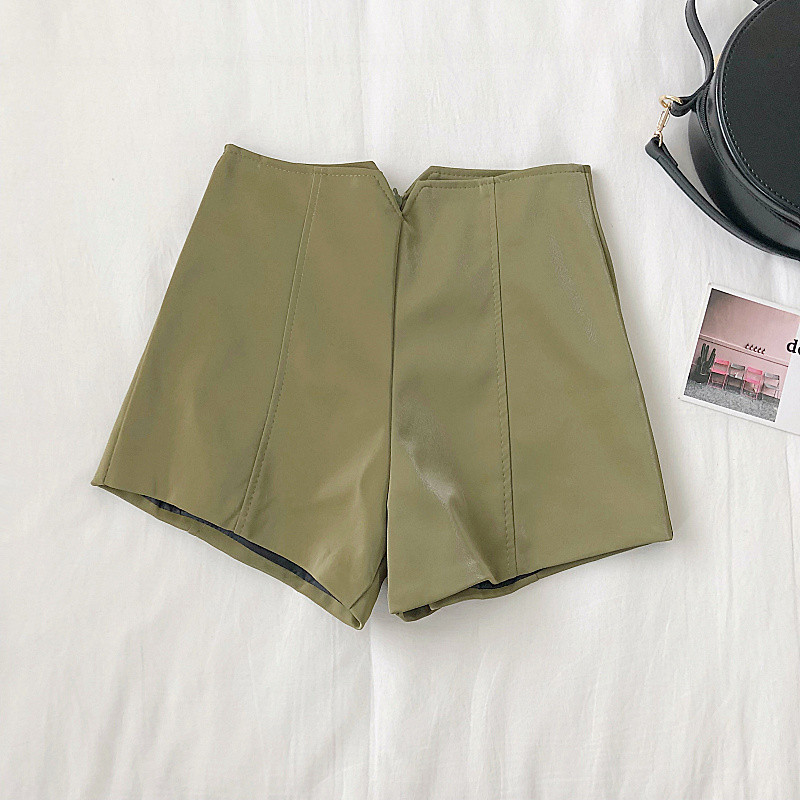 Pantaloni scurti de dama din piele ecologica in trei culori