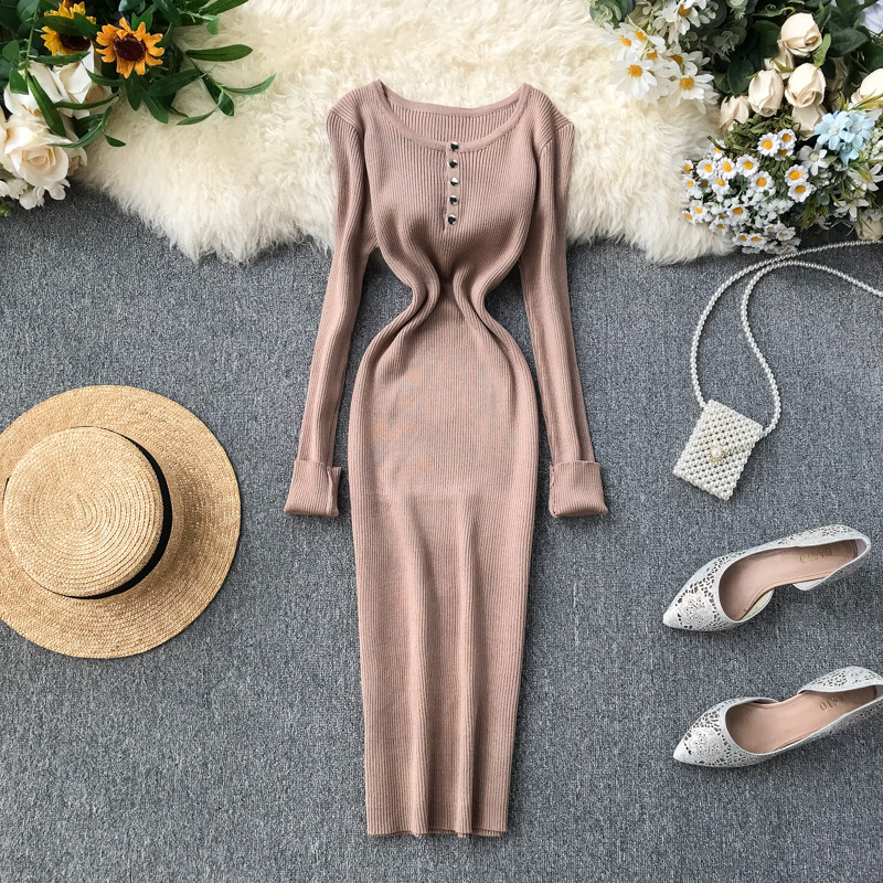 Alkalmi női ruha hosszú ujjal és gombokkal