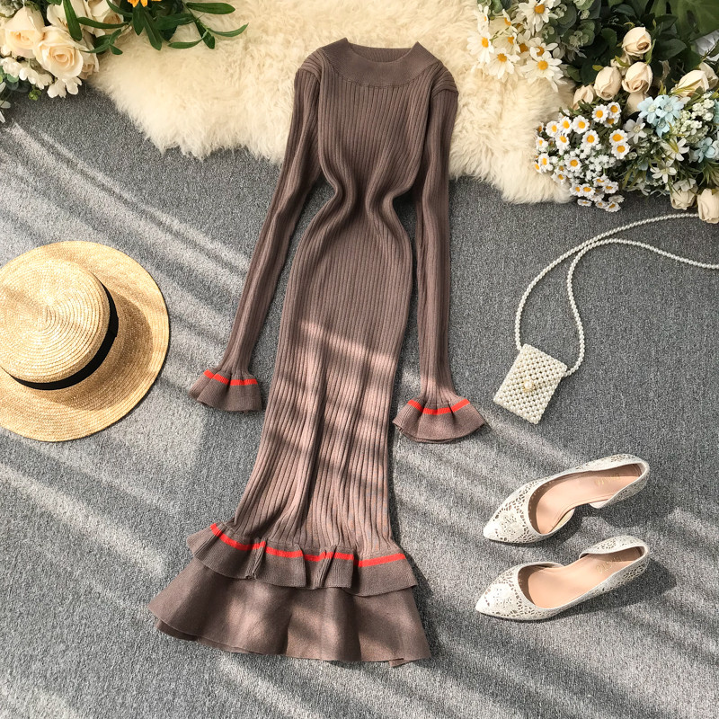 Kivágott modell női ruha többféle színben