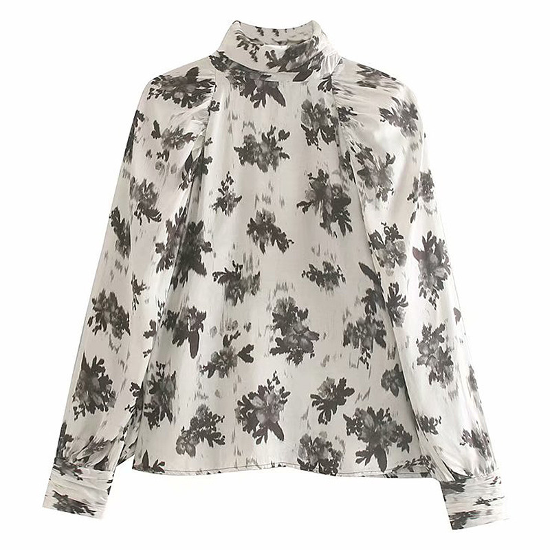 Bluză de damă cu aplicație colorată și guler polo