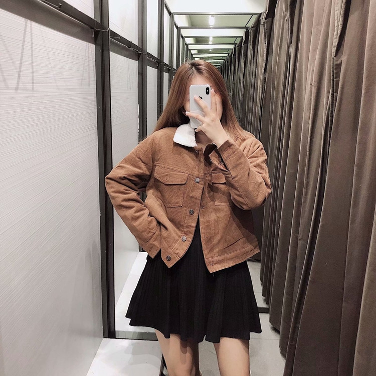 Rövid tavaszi-őszi női kabát barna színben