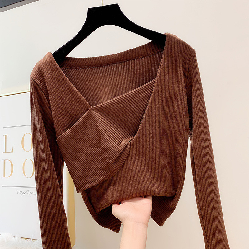 Női blúz négyzet alakú nyakkivágással, három színben