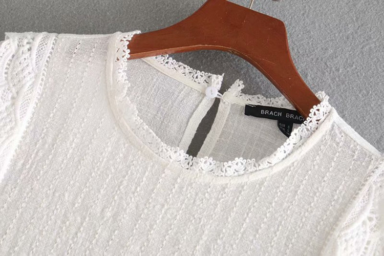 Bluză de damă cu mânecă lungă, albă, cu dantelă