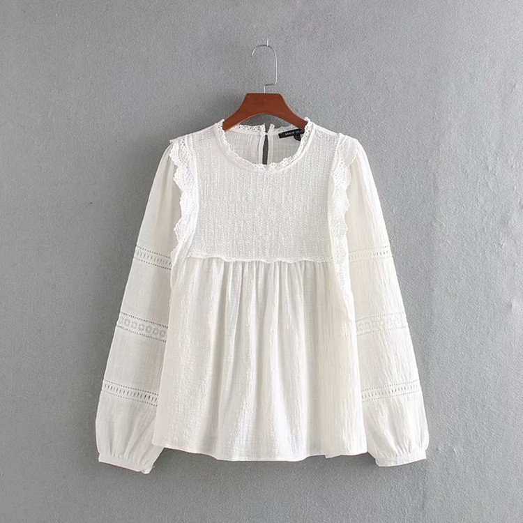 Bluză de damă cu mânecă lungă, albă, cu dantelă