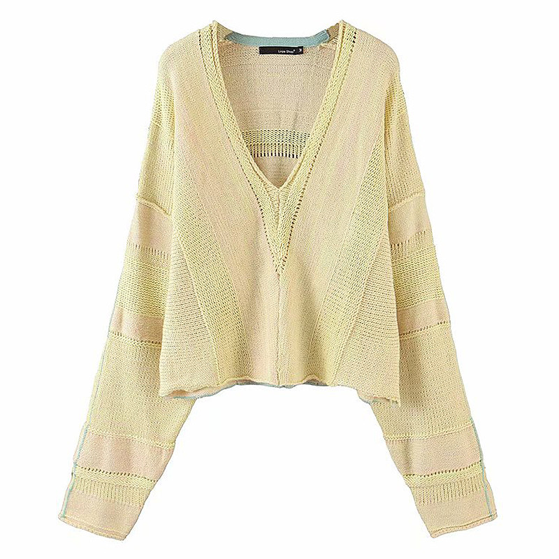 Bluza dama cu decolteu spitz - model scurt