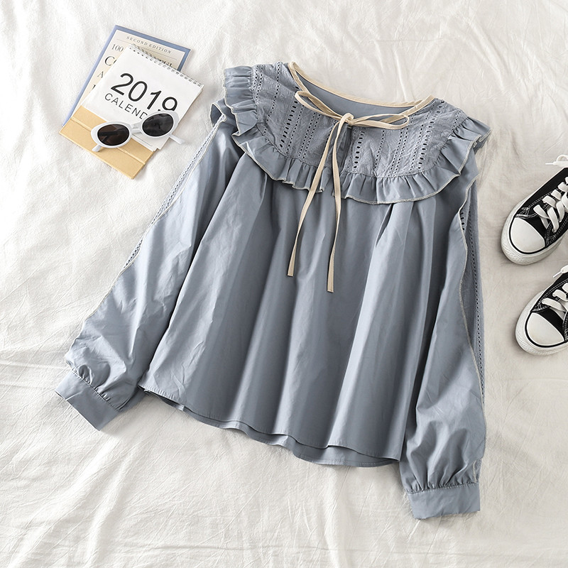 Bluză de damă modernă cu cravate în alb și albastru