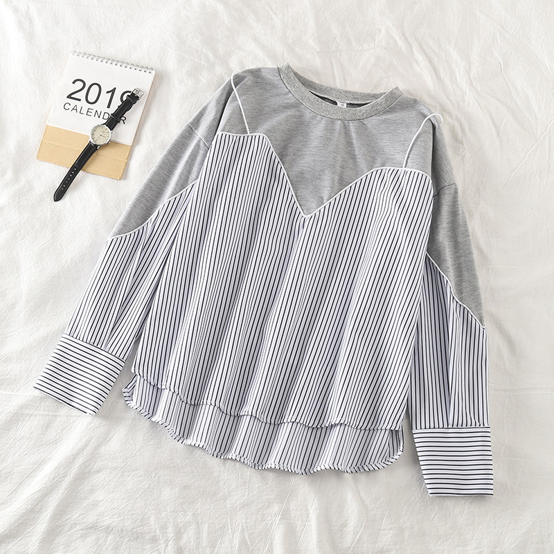 Bluză de damă cu dungi în două culori