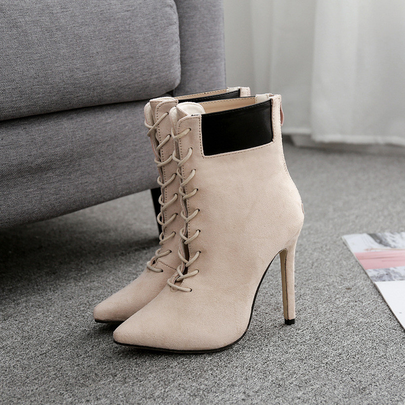 Μοντέρνα γυναικεία παπούτσιαμε ψηλό τακούνι με κορδόνια σε δύο χρώματα