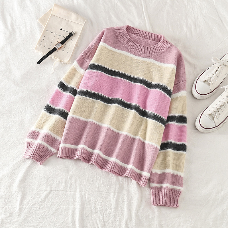 Pulover de damă cu dungi în negru și roz