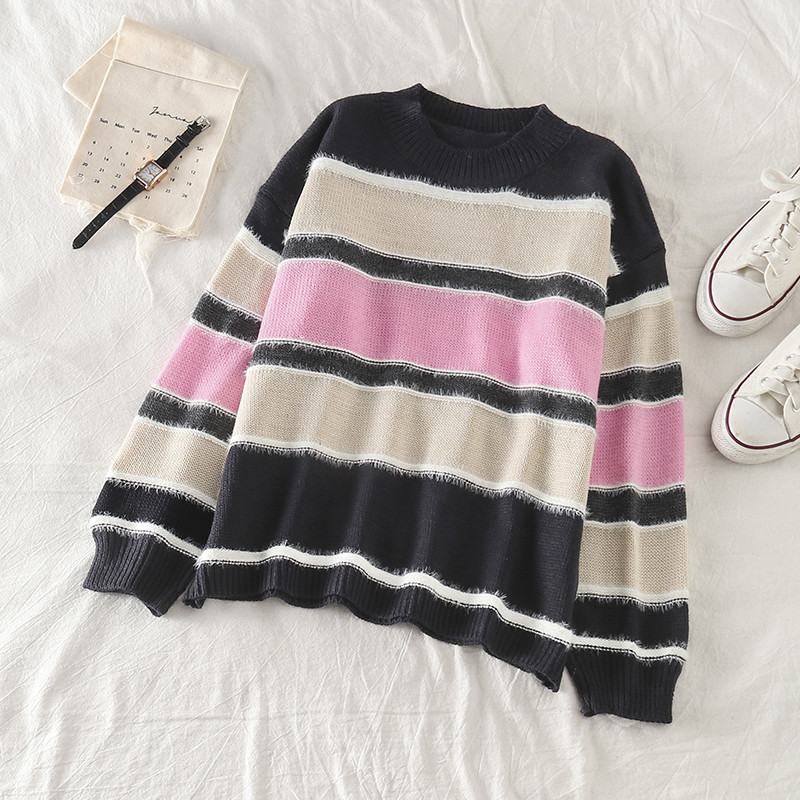 Pulover de damă cu dungi în negru și roz