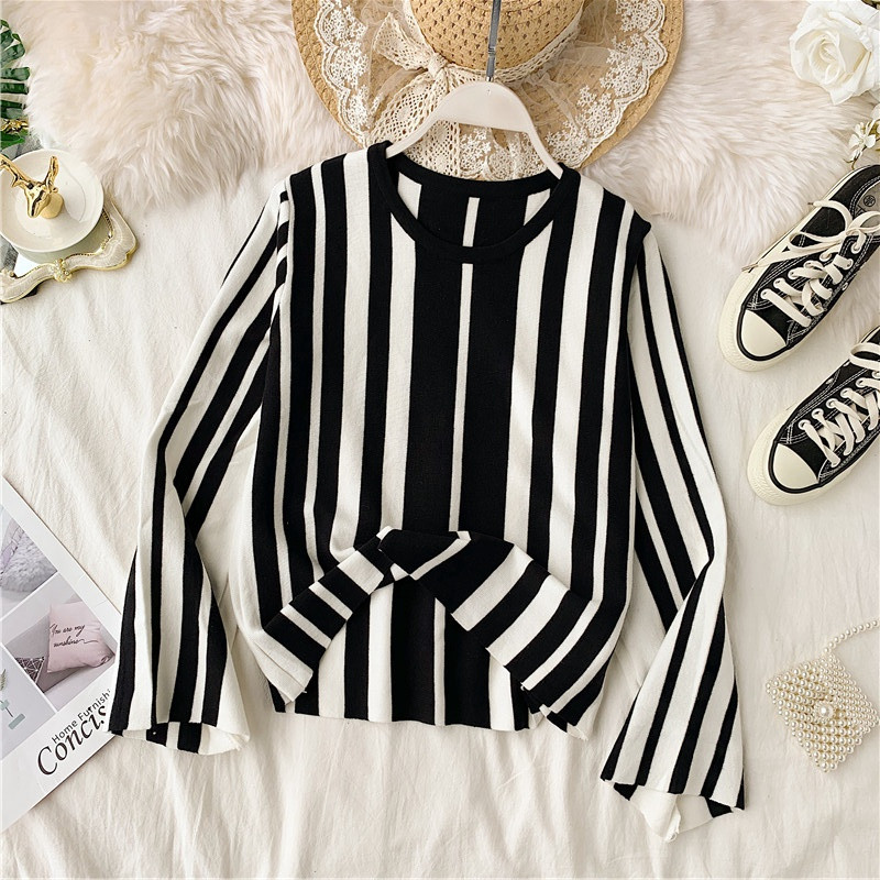 Bluză de damă modernă cu mâneci lungi în trei culori și decolteu oval