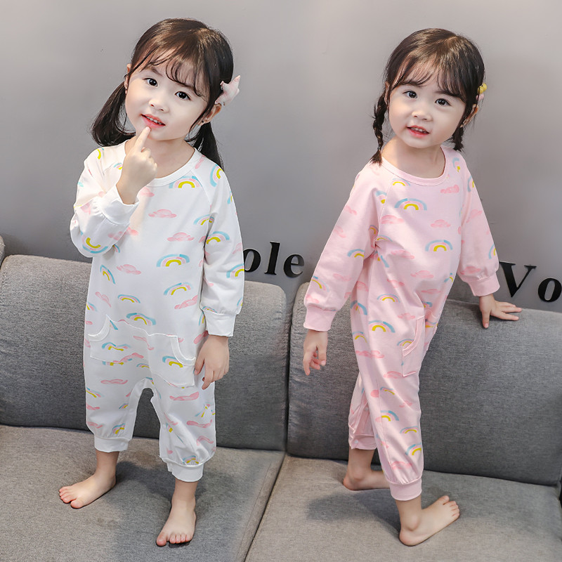 Детска пижама за момичета в розов и бял цвят с джоб