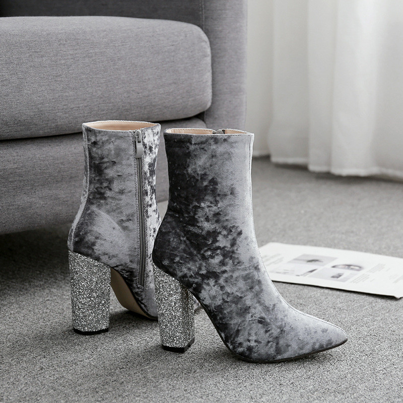 Model NOU de cizme elegante de dama in gri si negru