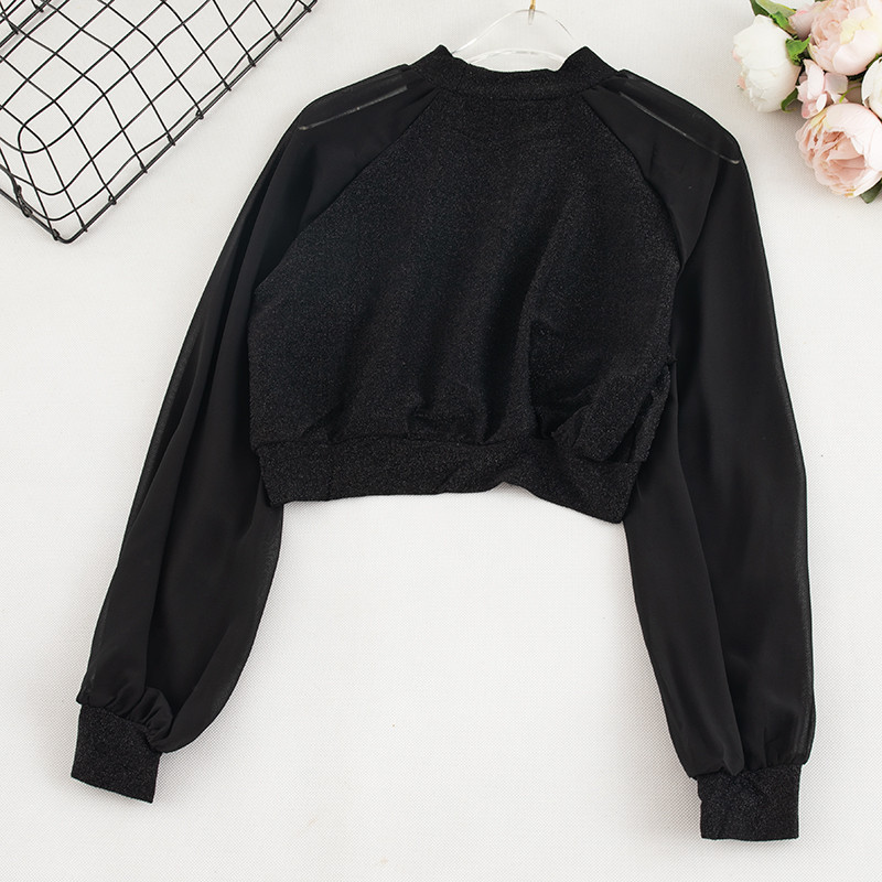 Σύντομη γυναικεία μπλούζα σε τέσσερα χρώματα με λαιμόκοψη O