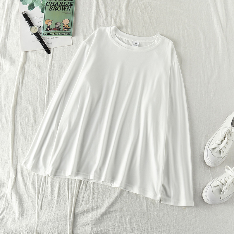 Bluza de dama cu maneca lunga - un model curat