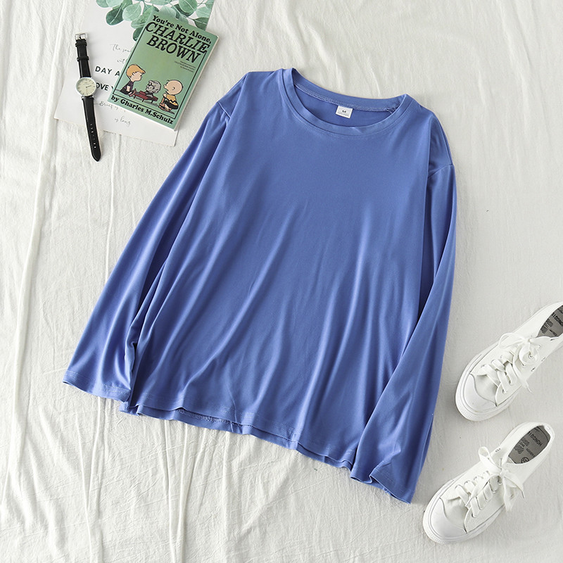 Bluza de dama cu maneca lunga - un model curat