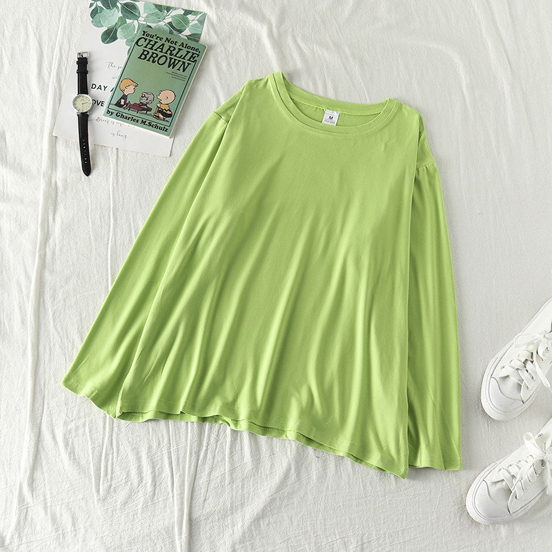 Bluza de dama cu maneca lunga - un model curat