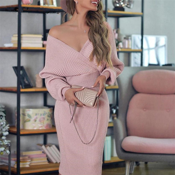 Κομψό γυναικείο πλεκτό φόρεμα με γυμνούς ώμους και μακρύ μανίκι